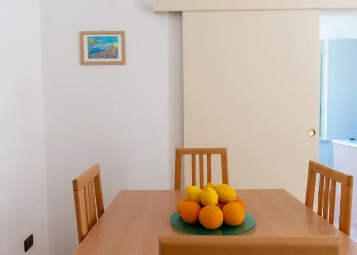 Realty Holidays Casa Lenù *